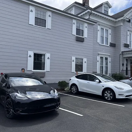 The Carriage House Inn Newport-2