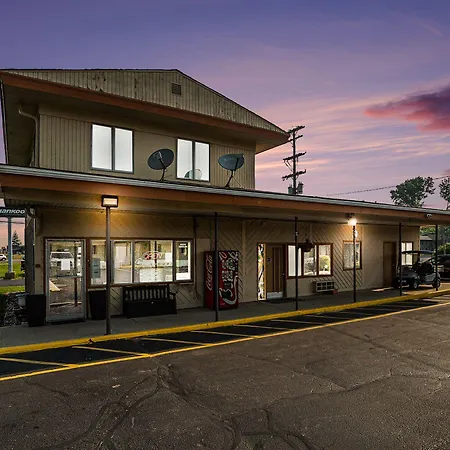 Great Lakes Inn & Suites-3
