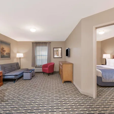 Days Inn & Suites By Wyndham Sellersburg-2