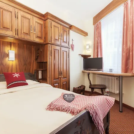 Le Petit Charme-Inn-2