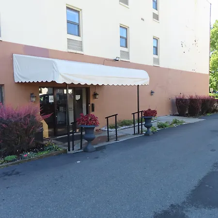 St Charles Hotel Downtown Hudson-2