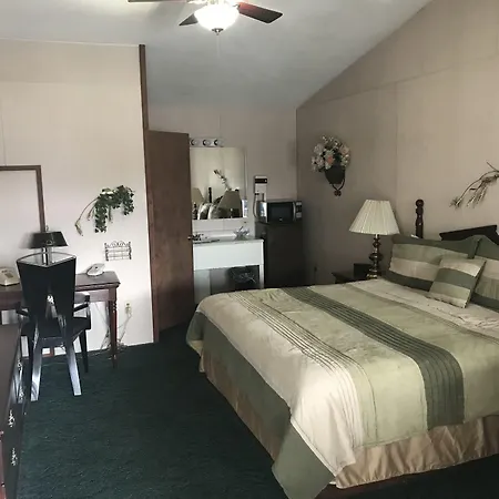 Longhouse Lodge Motel-3
