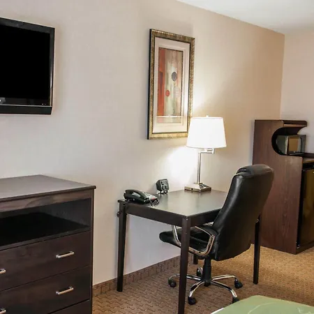 Comfort Suites Southport-3