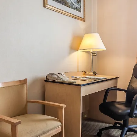 Comfort Inn & Suites Airport Convention Center-3