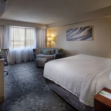 Courtyard By Marriott Fayetteville-2