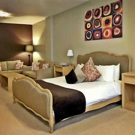 Antoinette Hotel Wimbledon-3