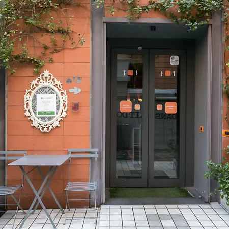 Orange Hotel-2
