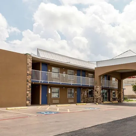 Econo Lodge Mineral Wells-2
