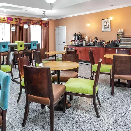 La Quinta Inn & Suites By Wyndham St. Augustine-3