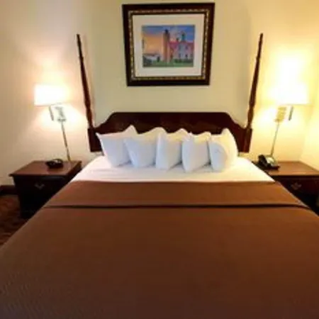 Waterfront Inn Mackinaw City-3