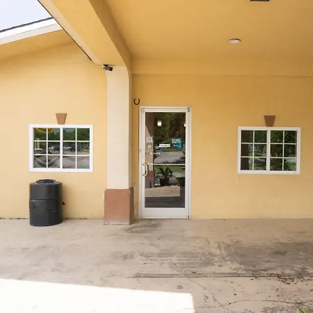 Woodridge Inn And Suites-3