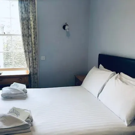 Parade Hotel Bath-3