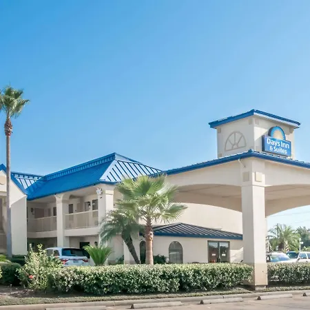 Days Inn & Suites By Wyndham Winnie-3