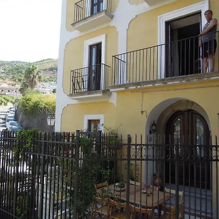 Sant'Agostino Guest Rooms-3