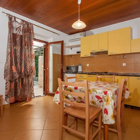 Garden Apartment Hotel-2