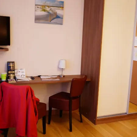 Cit'Hotel Du Port Rhu-2