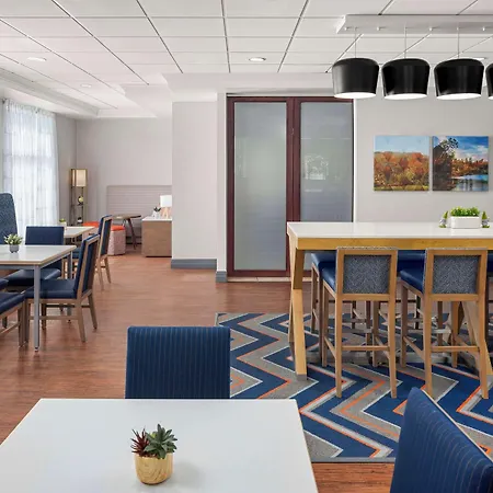 Hampton Inn Fairmont-2