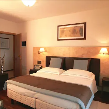 Air Hotel-2