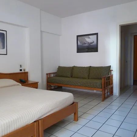 Hotel Yacht Club-2