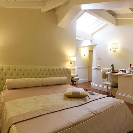 Suite Hotel Santa Chiara-2