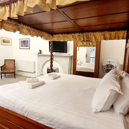 The Guards Hotel-3