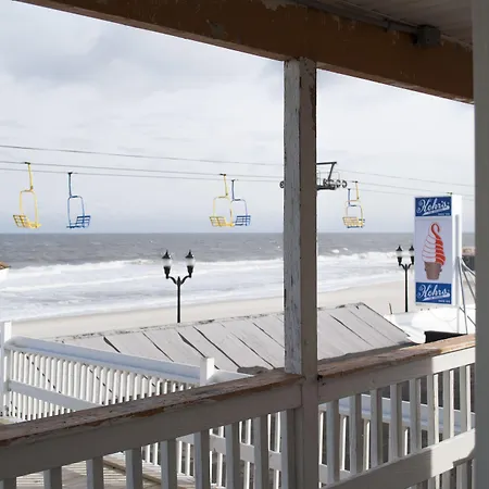 Boardwalk Hotel Charlee & Apartments Beach Hotel Oceanfront-3