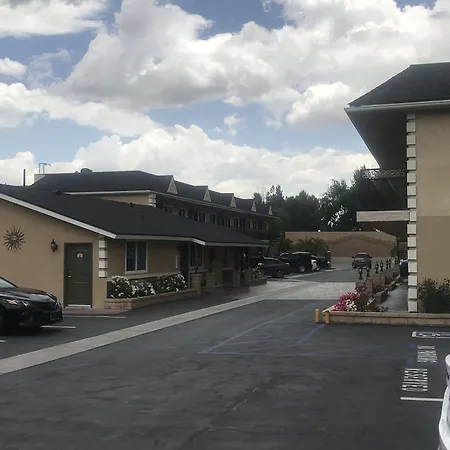 Walnut Inn & Suites West Covina-2