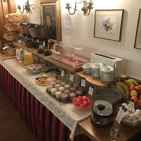 Petit Helvetia Budget Hotel-2