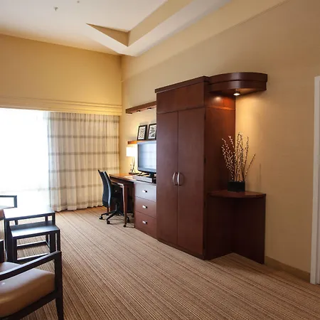 Courtyard By Marriott York-2