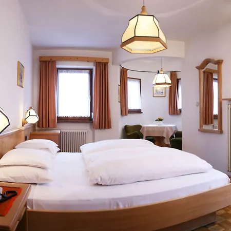 Hotel Dolomiti Madonna-3