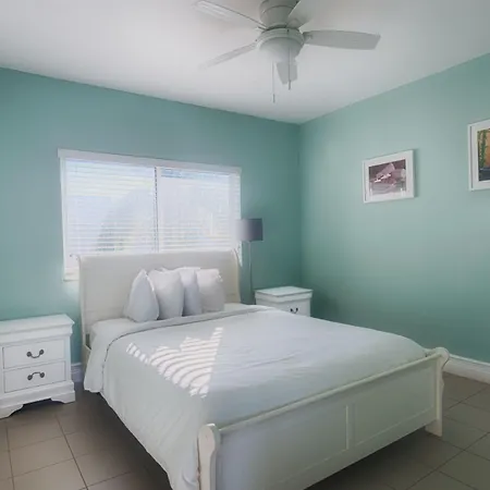 Hollywood Beachside Boutique Suite-2
