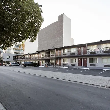 Hollywood Palms Inns & Suites-3