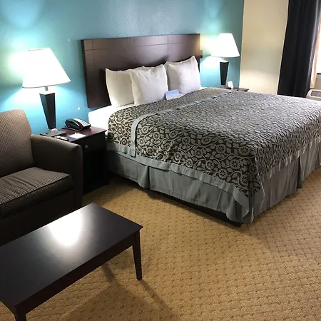 Days Inn & Suites By Wyndham Conroe North-2