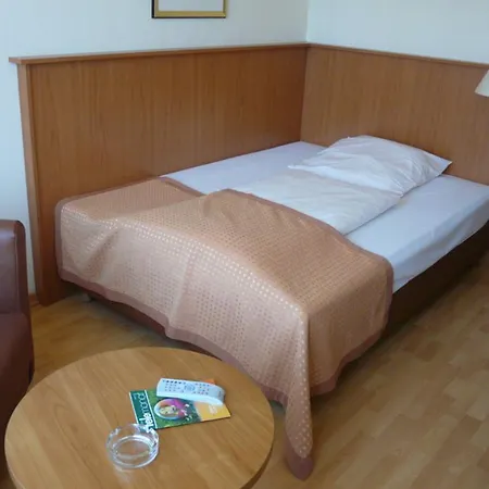 Traveller Hotel-2