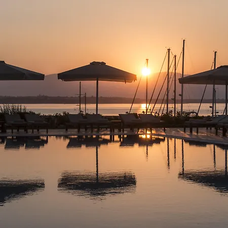 Yacht Club-3