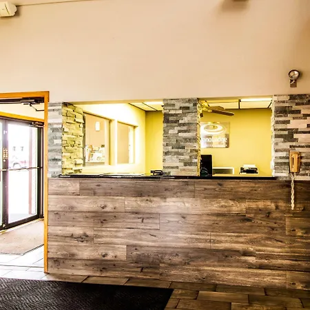 Econo Lodge Watertown-2