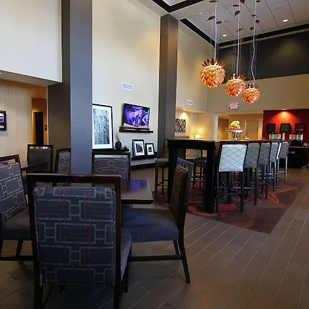 Hampton Inn & Suites Grand Forks-2