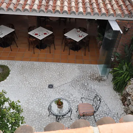 Welcome Inn Nerja Guest House Luxury Bed & Breakfast-2