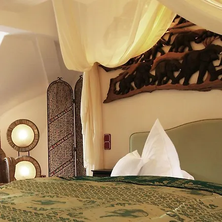 Hip Hotel-2