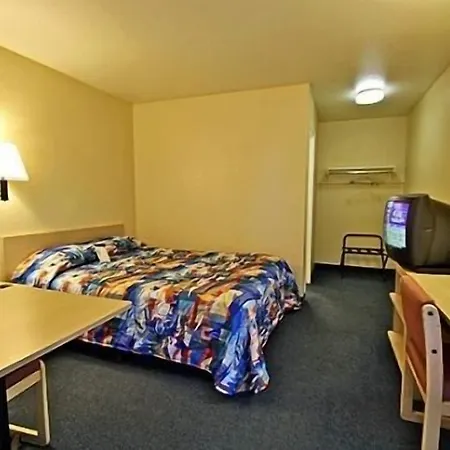 Hilltop Inn & Suites-2