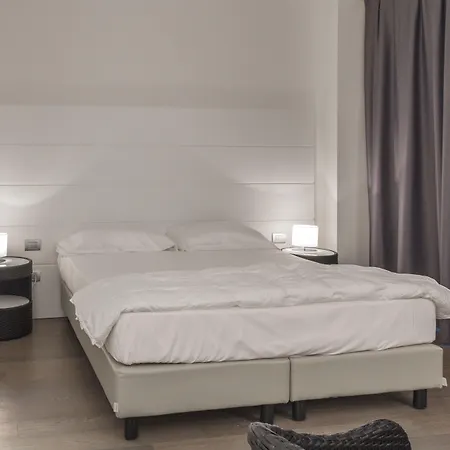 Tag Hotel-2