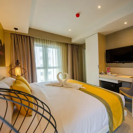 Bizotel Premier Hotel & Residence-2