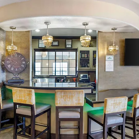Best Western Plus Emerald Inn & Suites-2