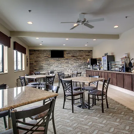 Cobblestone Inn & Suites - Fort Dodge-3