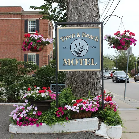 Town & Beach Motel-3