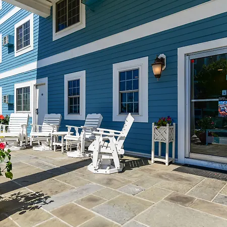 Commander Beach House Hotel-3