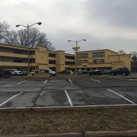Diamond Inn & Suites-3