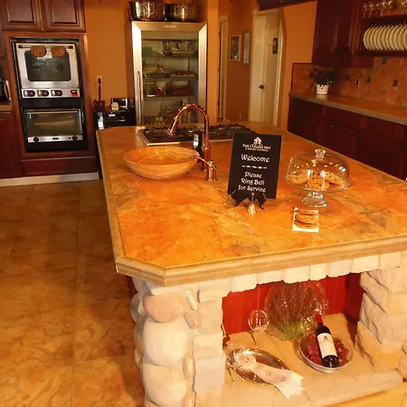 Collins Inn & Seaside Cottages (Adults Only)-3