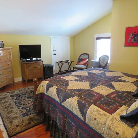 The Swope Manor Bed & Breakfast-2