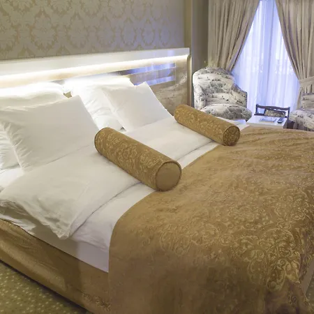 Golden Rain Hotel Old City-3